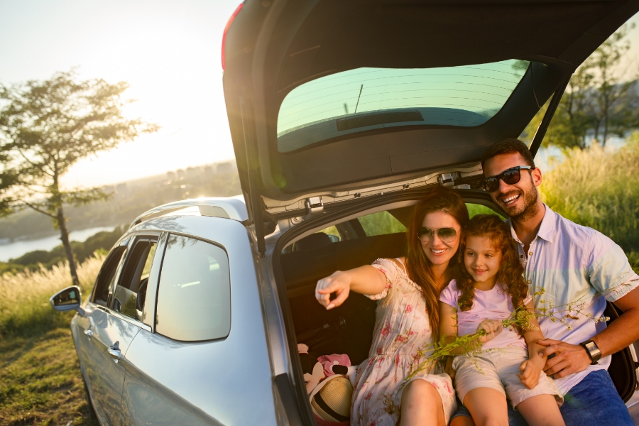 How to Rent a Minivan in Morocco for Large Families